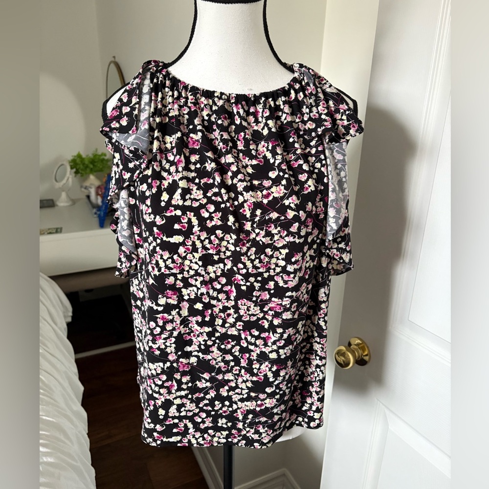 🌷Banana Republic NWT Black Floral Flutter Sleeve Blouse Size M 3/$30